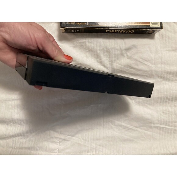 Casablanca VHS BLACK & WHITE Movie HUMPHREY BOGART Remastered Collectors Edition - Picture 9 of 10